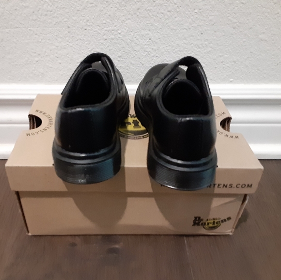 Dr. Martens - Picture 2 of 4